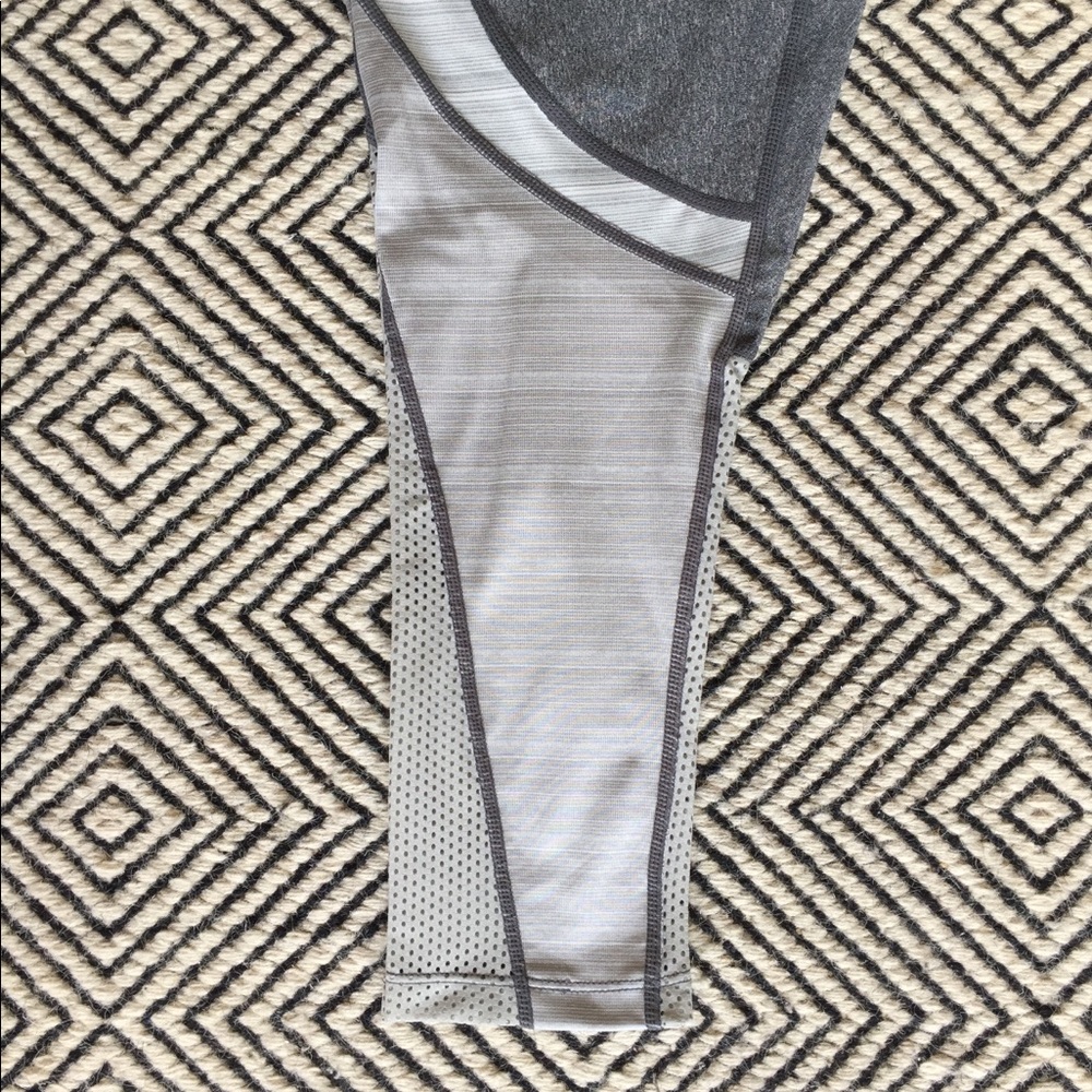 Stellar Grey & White Cropped Leggings  Size S - Picture 4 of 6